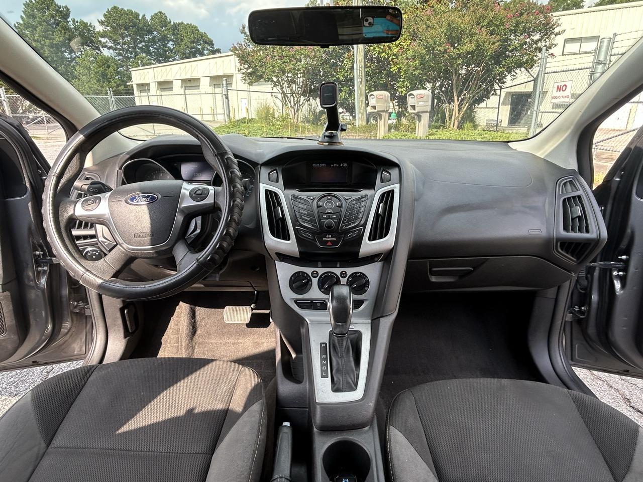 Ford Focus SE Sedan 2013