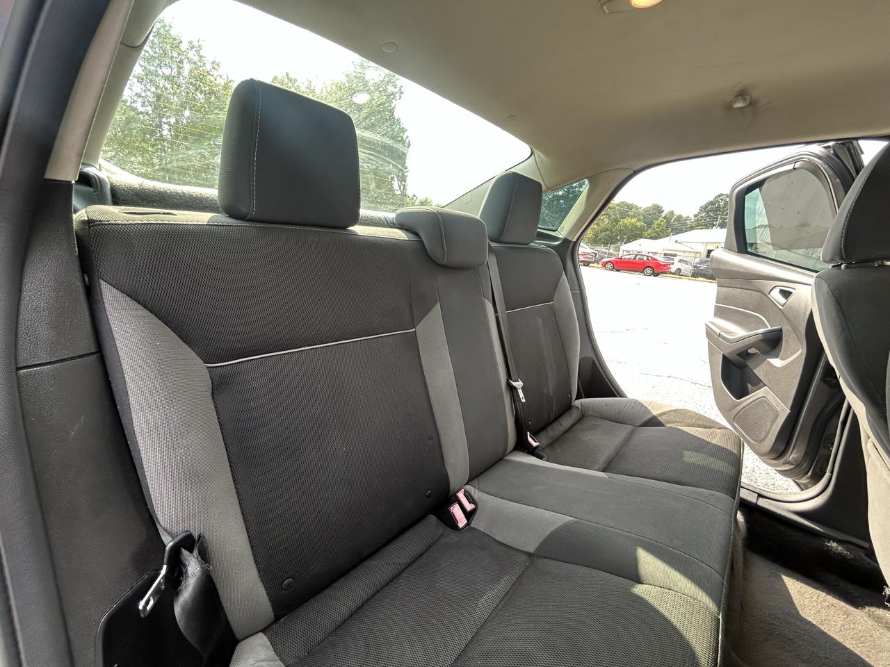 Ford Focus SE Sedan 2013