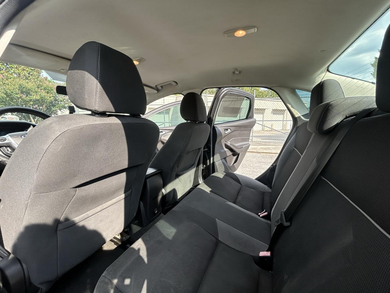 Ford Focus SE Sedan 2013