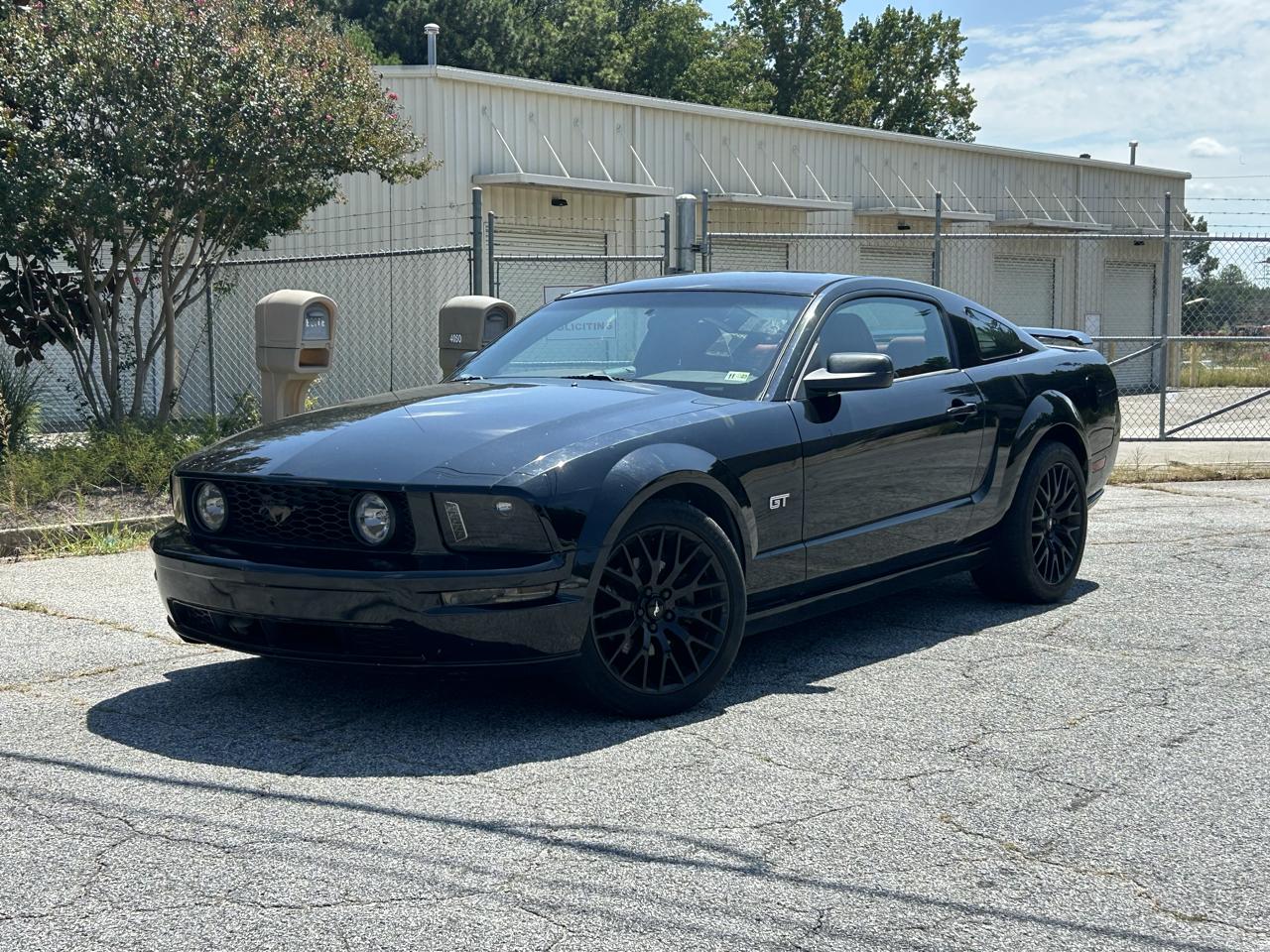 Ford Mustang GT Deluxe Coupe 2005