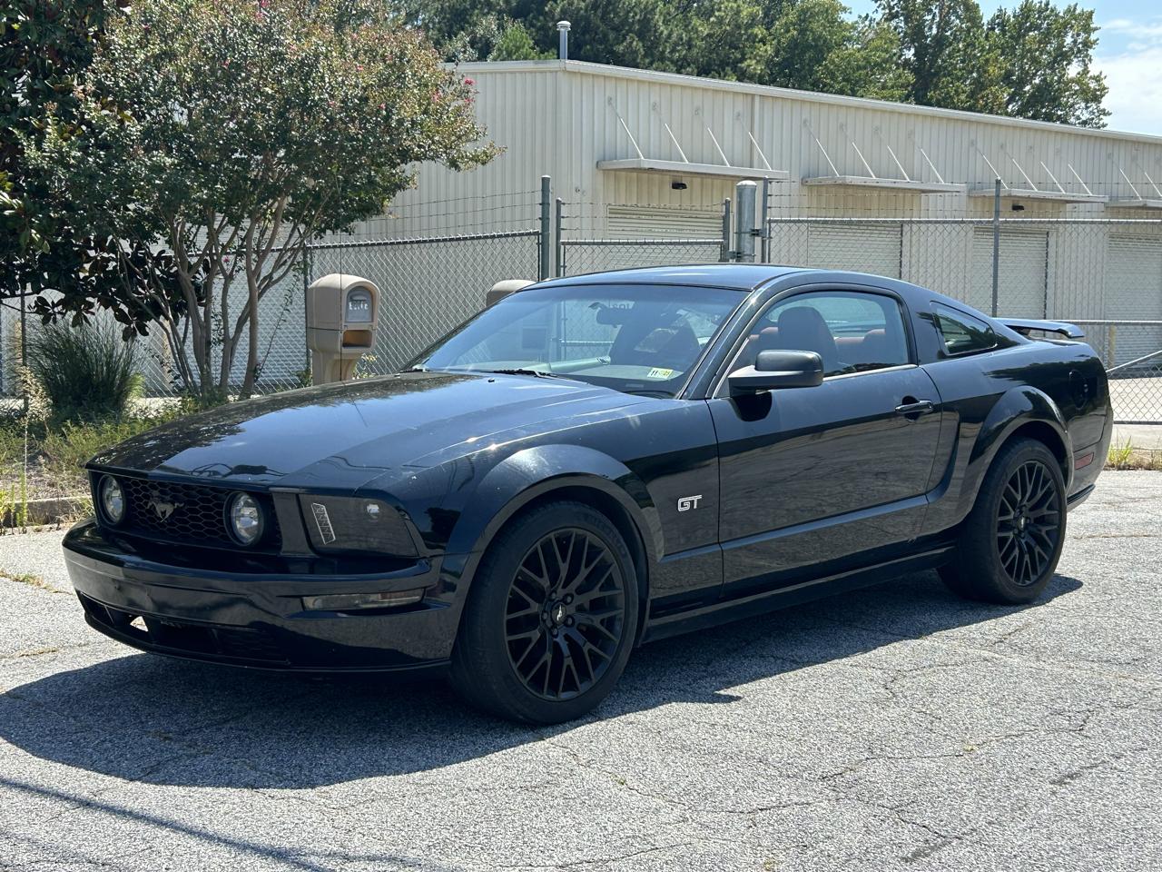 Ford Mustang GT Deluxe Coupe 2005
