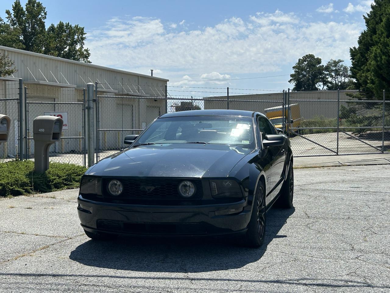 Ford Mustang GT Deluxe Coupe 2005
