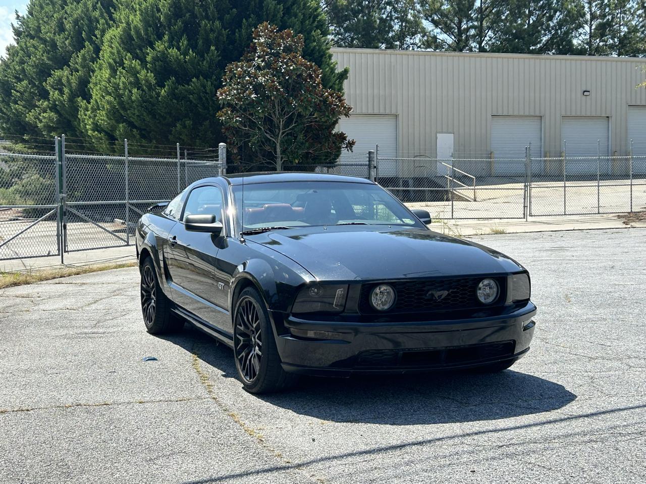 Ford Mustang GT Deluxe Coupe 2005