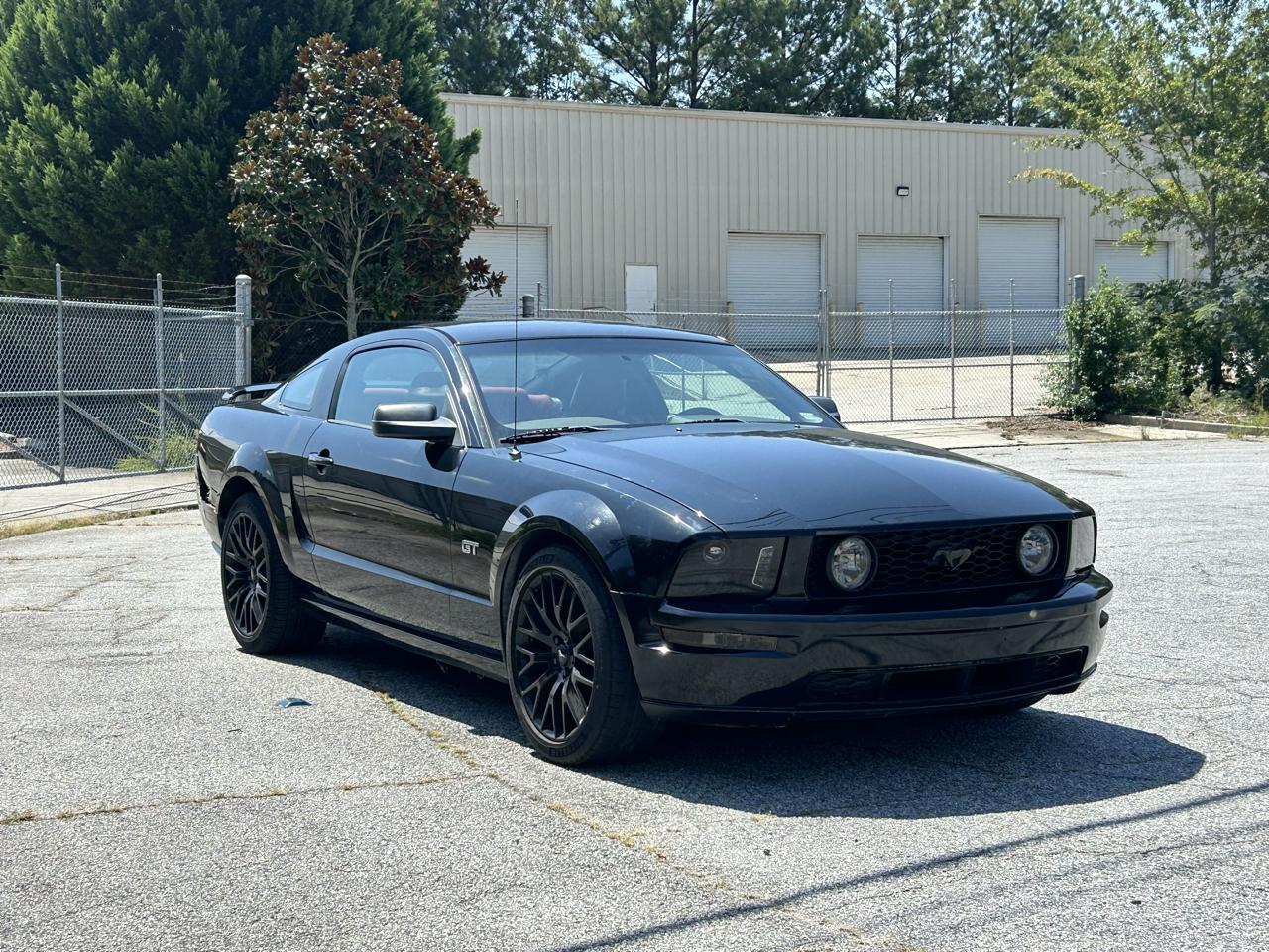 Ford Mustang GT Deluxe Coupe 2005
