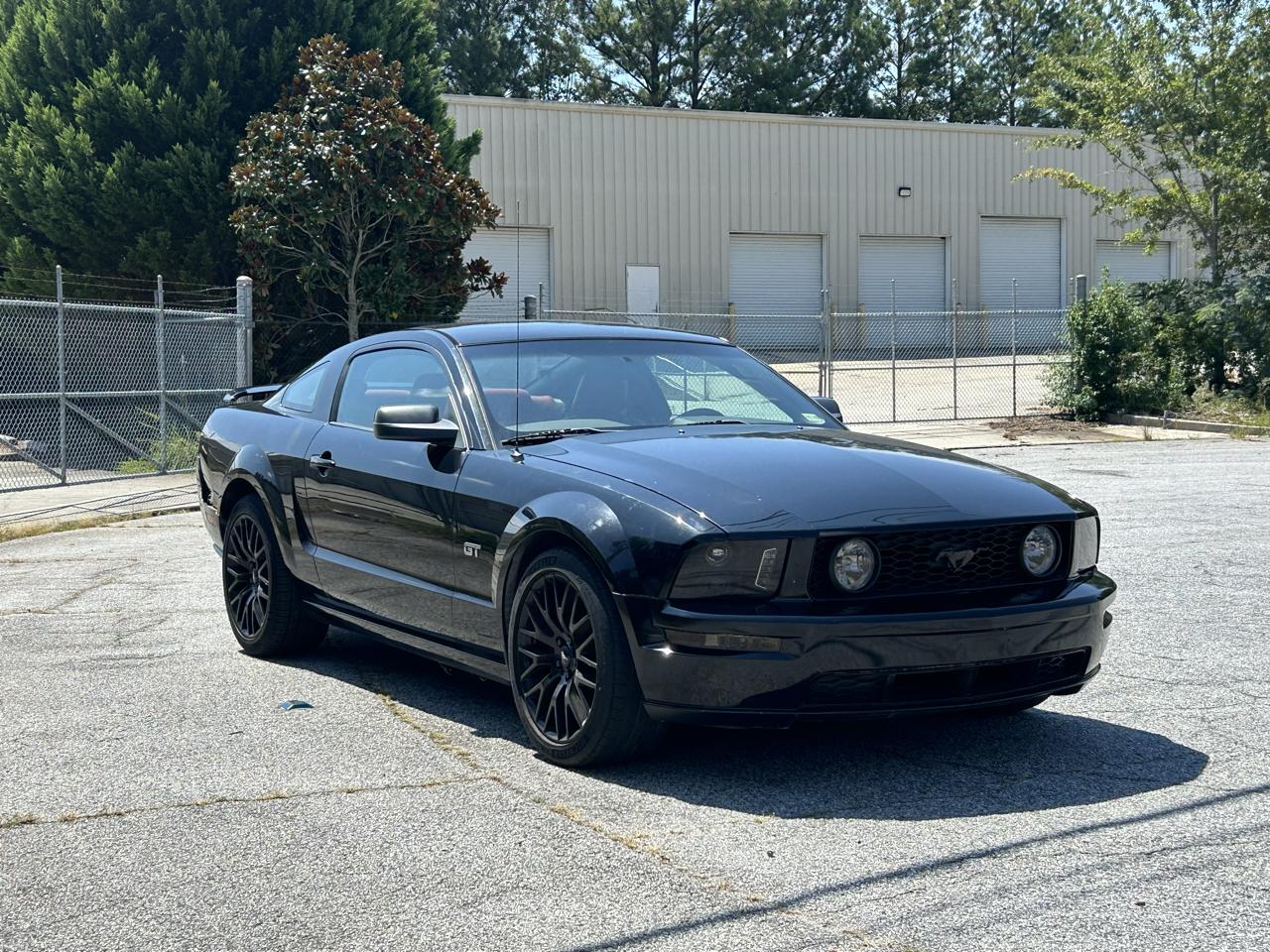 Ford Mustang GT Deluxe Coupe 2005