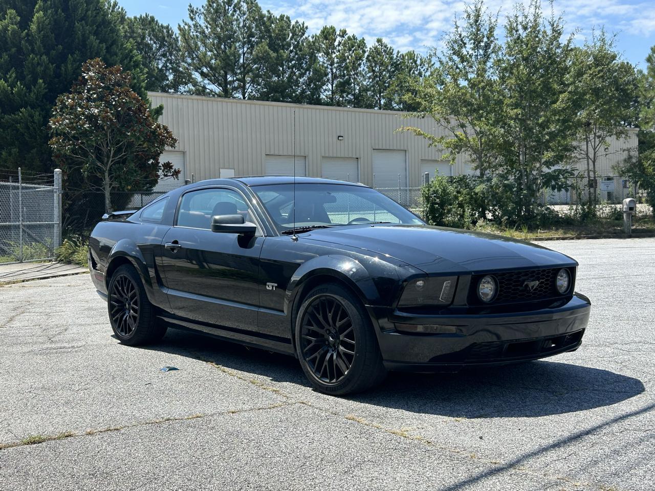 Ford Mustang GT Deluxe Coupe 2005