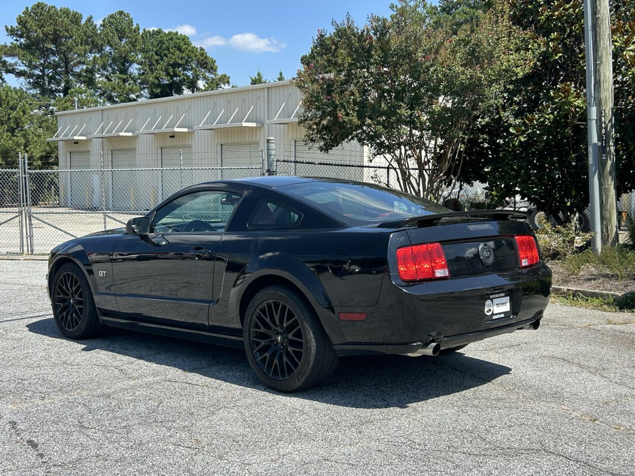 Ford Mustang GT Deluxe Coupe 2005