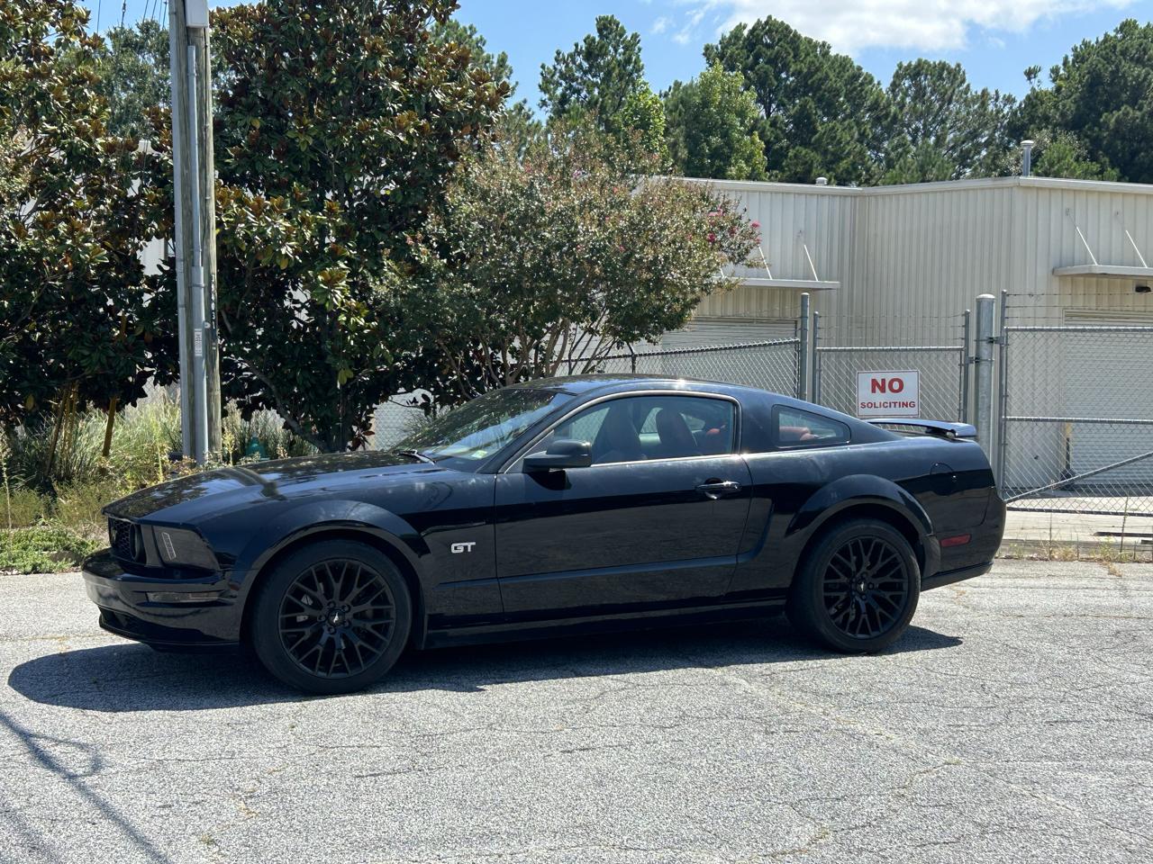 Ford Mustang GT Deluxe Coupe 2005