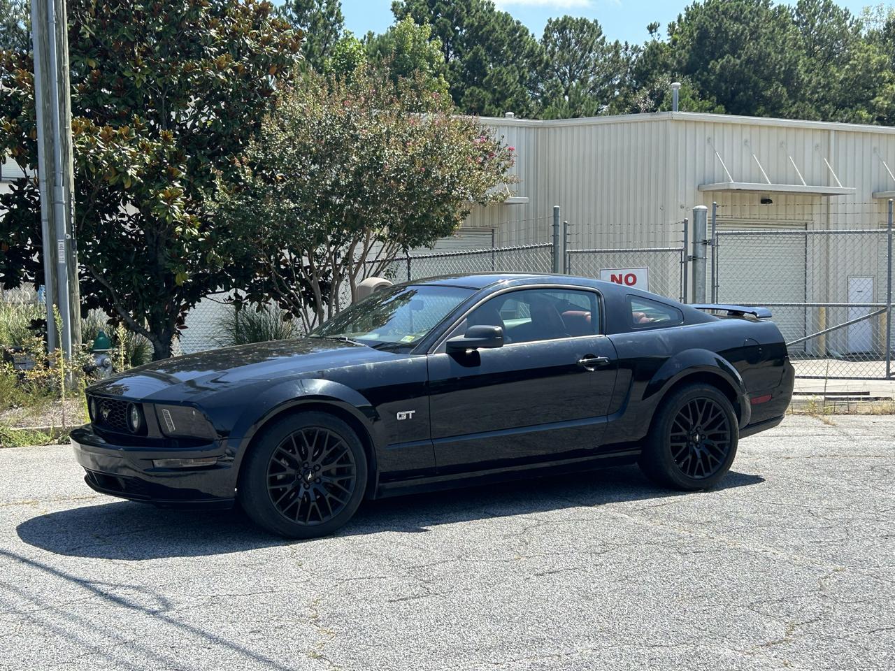 Ford Mustang GT Deluxe Coupe 2005