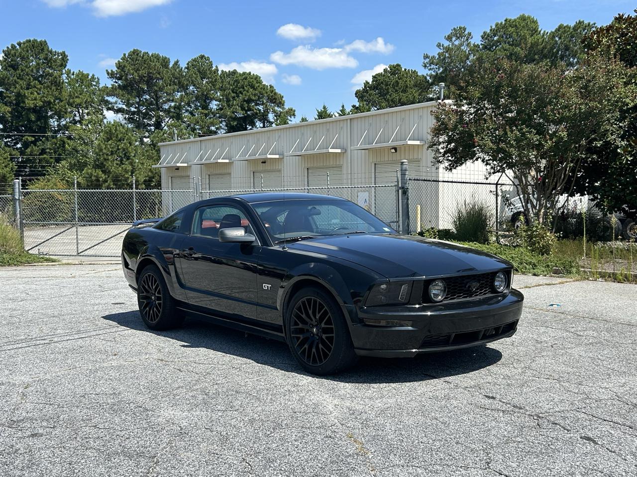 Ford Mustang GT Deluxe Coupe 2005