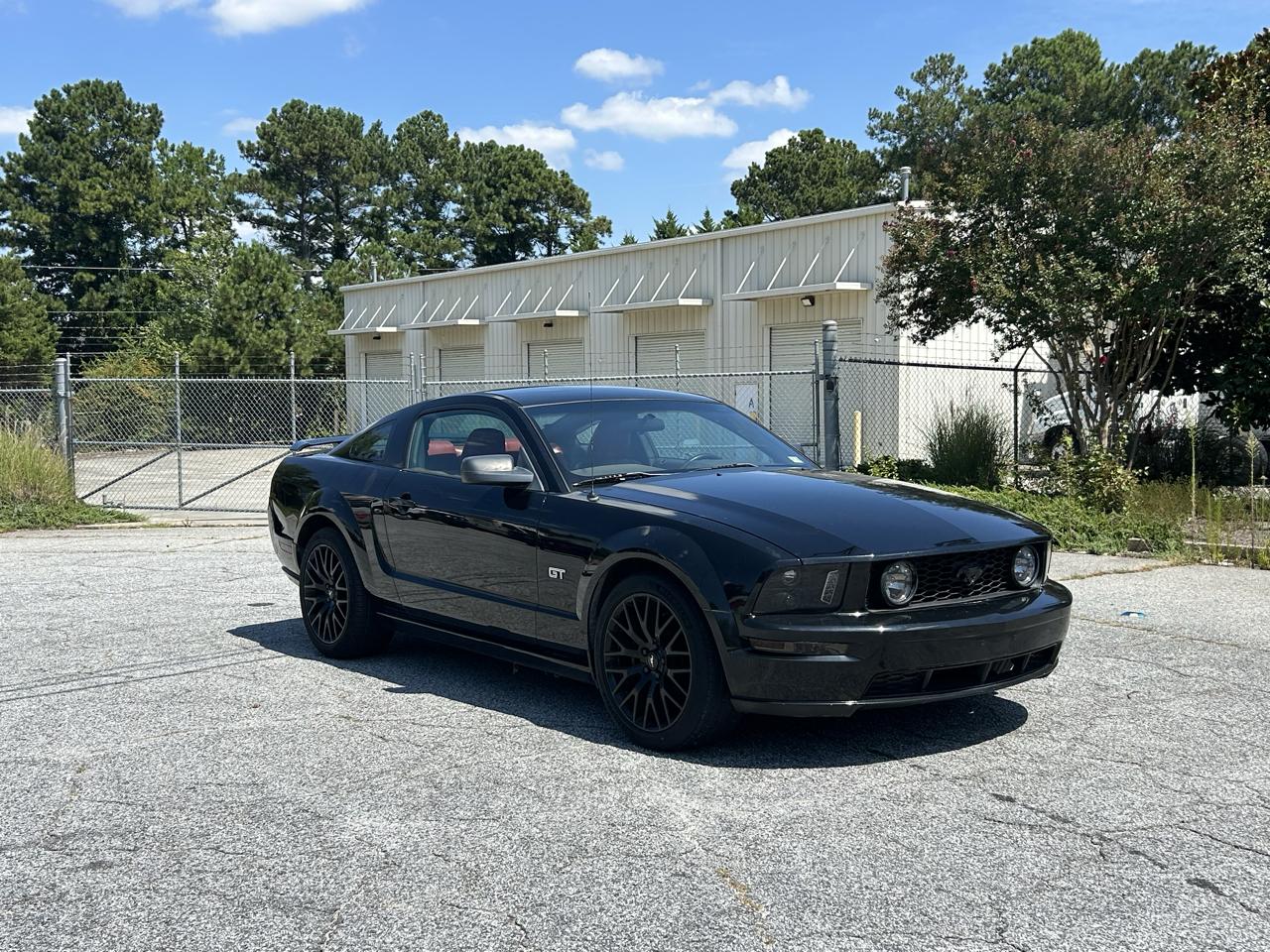 Ford Mustang GT Deluxe Coupe 2005