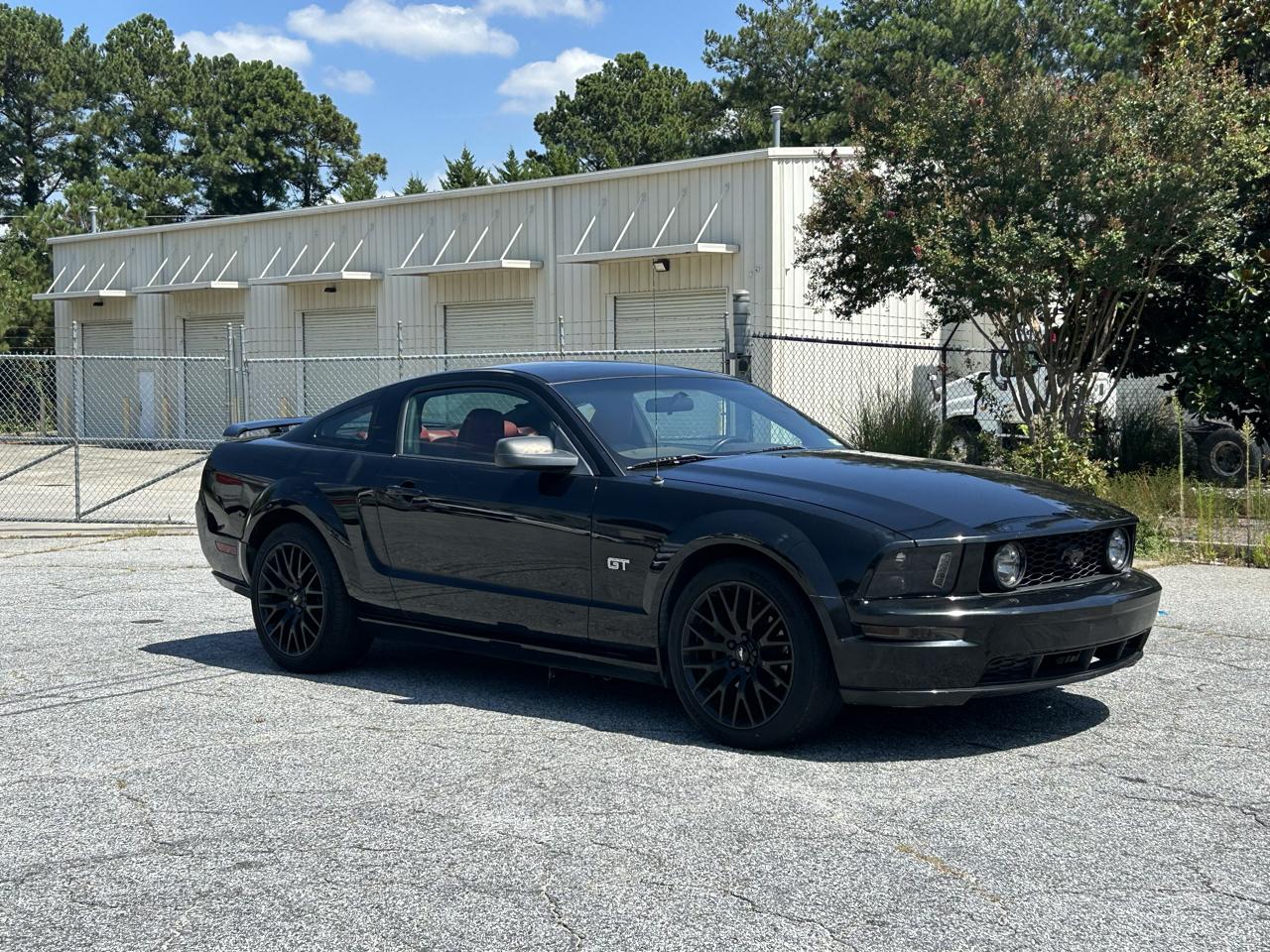 Ford Mustang GT Deluxe Coupe 2005