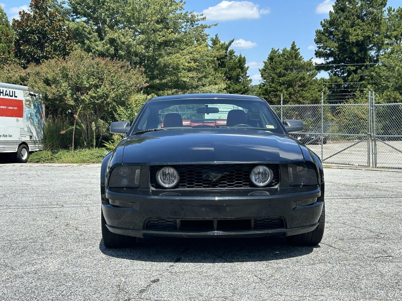 Ford Mustang GT Deluxe Coupe 2005