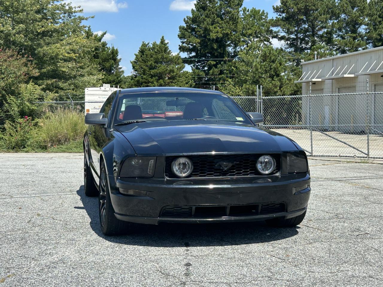 Ford Mustang GT Deluxe Coupe 2005