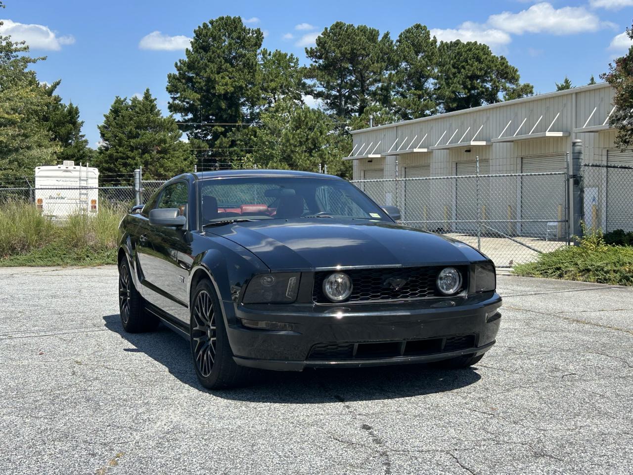 Ford Mustang GT Deluxe Coupe 2005