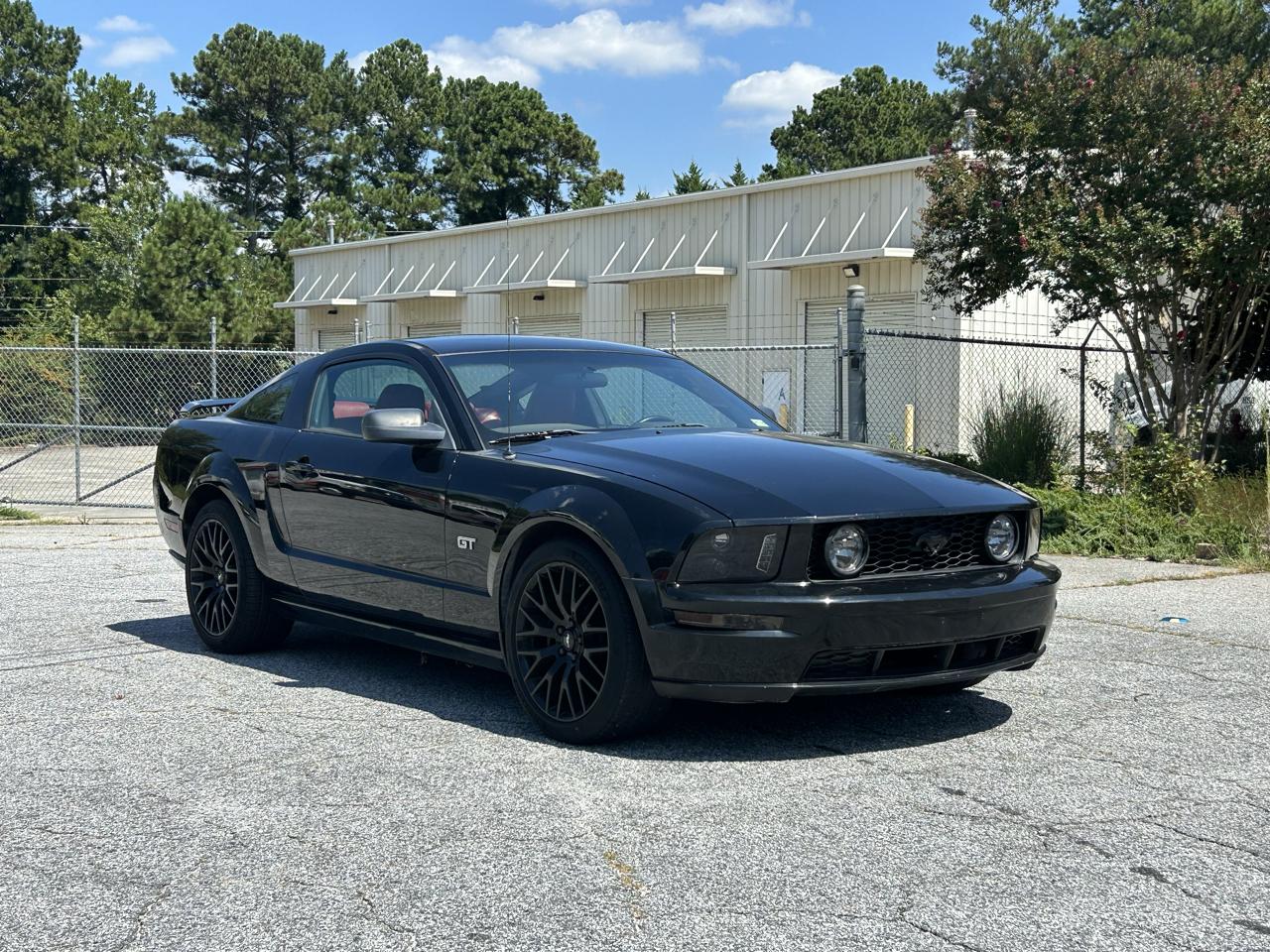 Ford Mustang GT Deluxe Coupe 2005