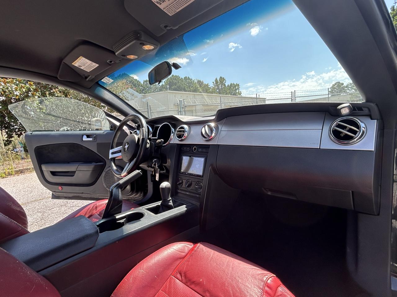 Ford Mustang GT Deluxe Coupe 2005
