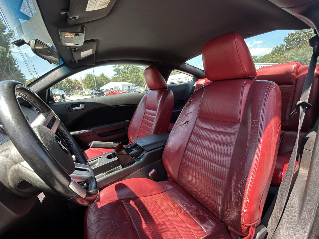 Ford Mustang GT Deluxe Coupe 2005
