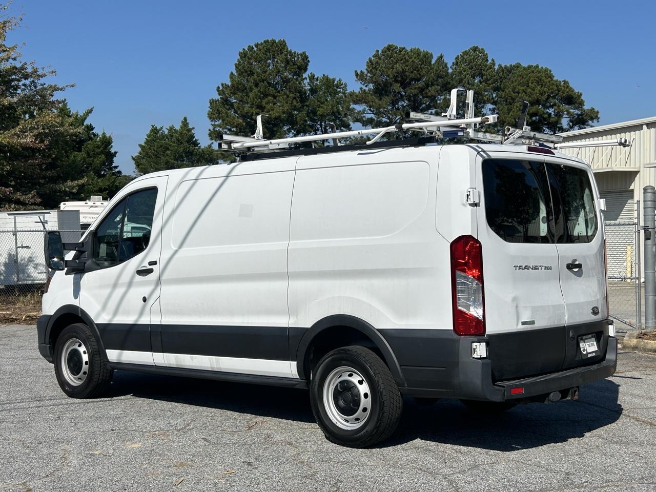 Ford Transit 250 Van Low Roof w/Sliding Pass. 130-in. WB 2020