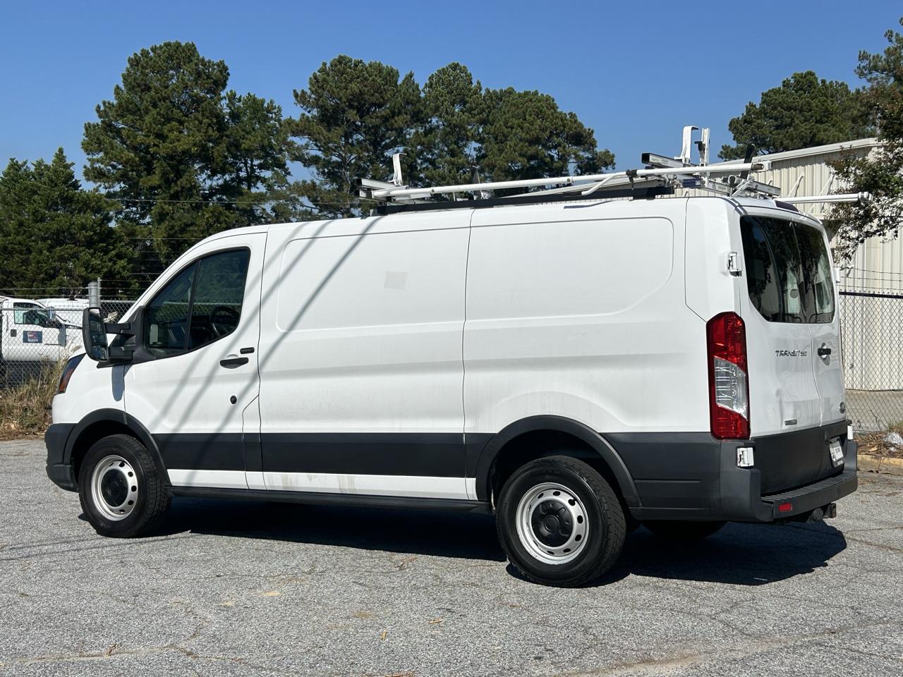 Ford Transit 250 Van Low Roof w/Sliding Pass. 130-in. WB 2020