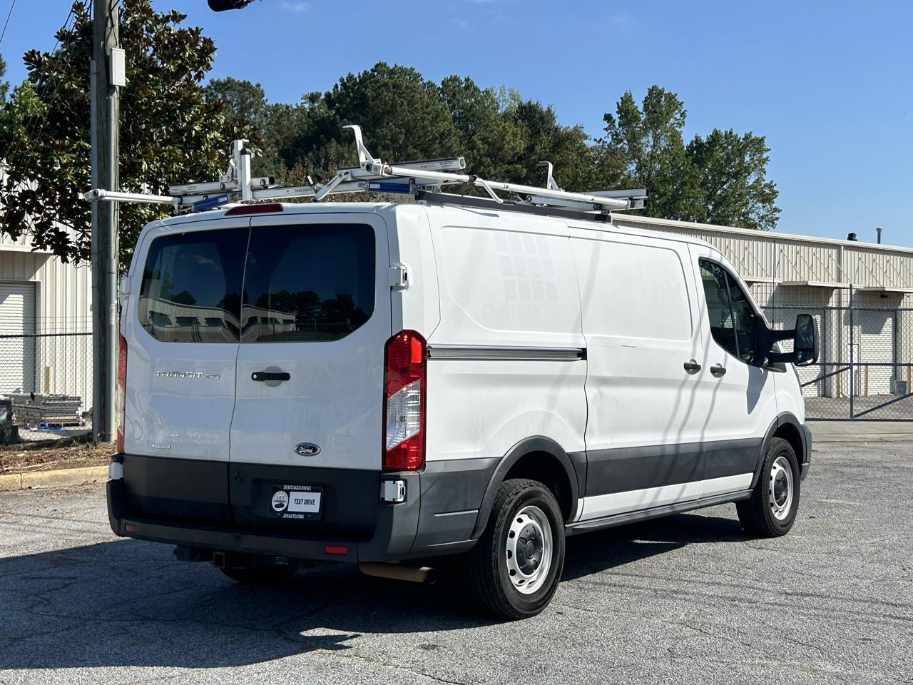 Ford Transit 250 Van Low Roof w/Sliding Pass. 130-in. WB 2020