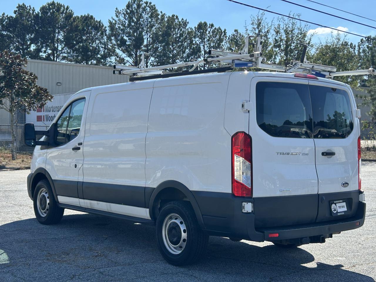 Ford Transit 250 Van Low Roof w/Sliding Pass. 130-in. WB 2020