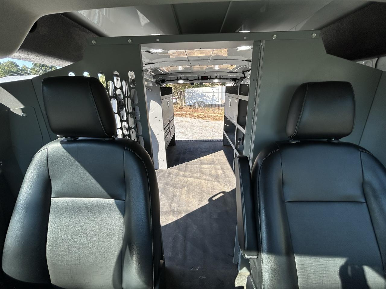 Ford Transit 250 Van Low Roof w/Sliding Pass. 130-in. WB 2020