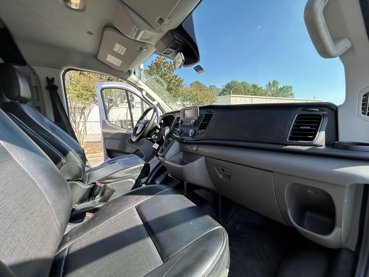 Ford Transit 250 Van Low Roof w/Sliding Pass. 130-in. WB 2020
