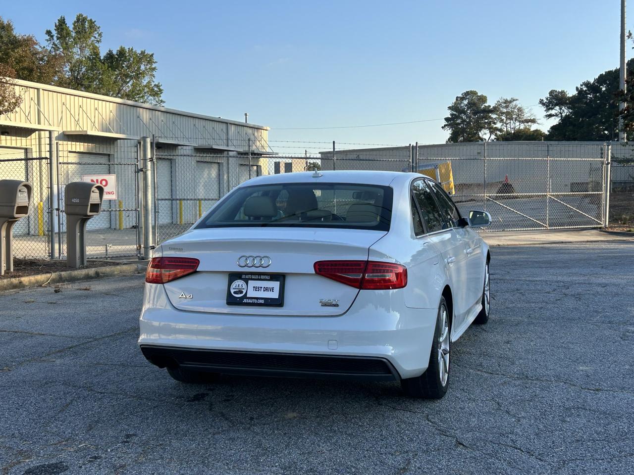 Audi A4 2.0T Premium quattro Sedan AWD 8A 2016