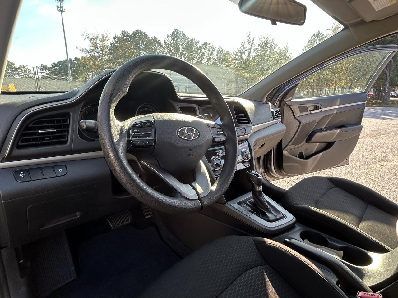 Hyundai Elantra SE 6AT 2019