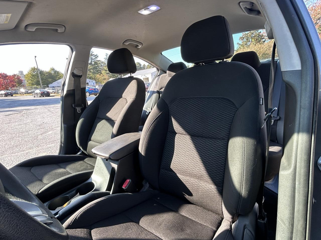 Hyundai Elantra SE 6AT 2019