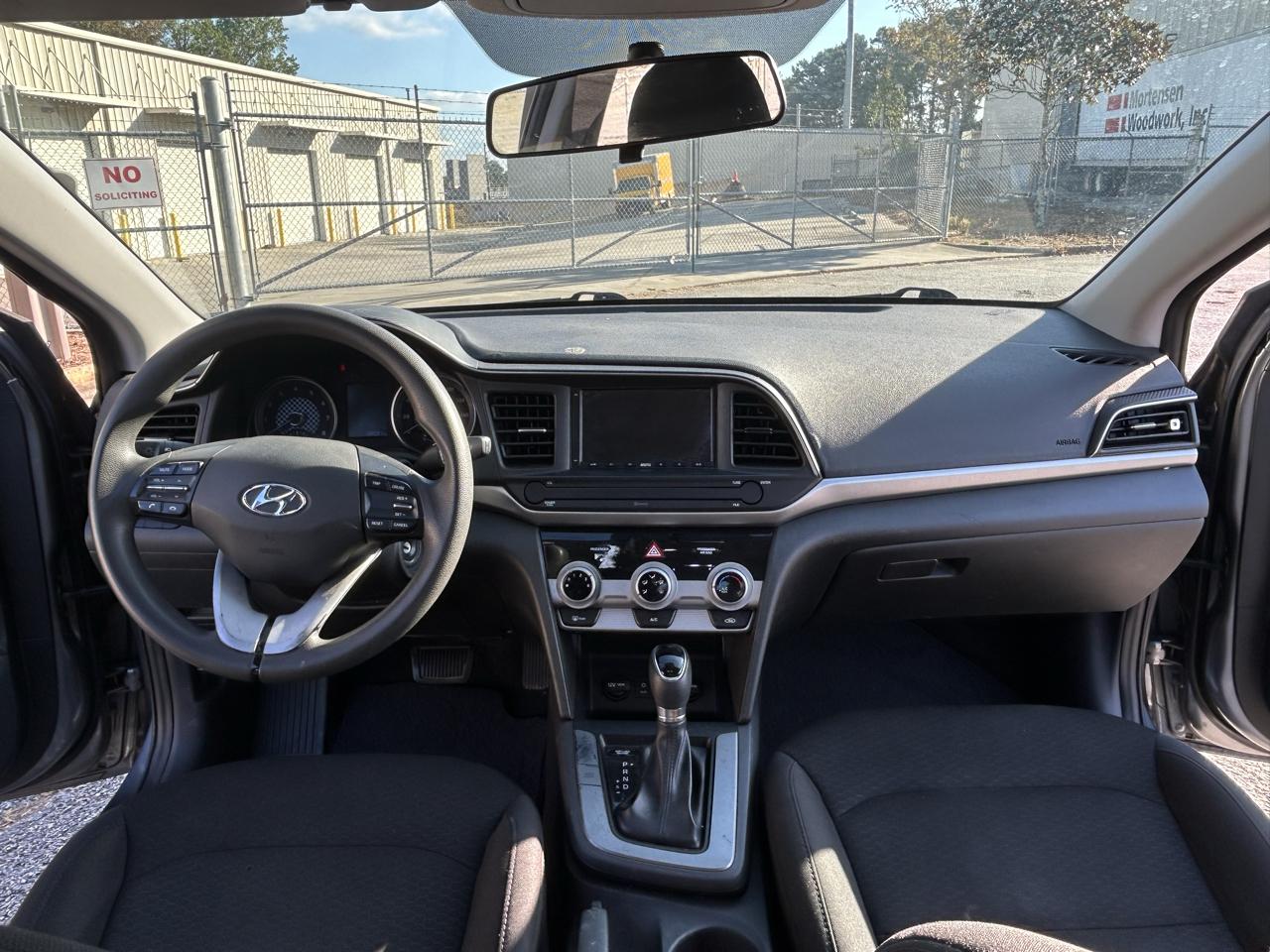 Hyundai Elantra SE 6AT 2019