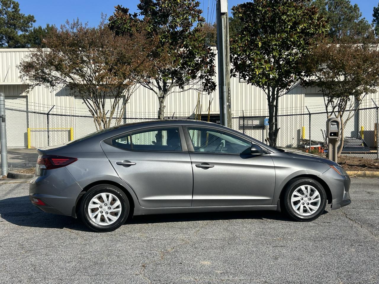 Hyundai Elantra SE 6AT 2019