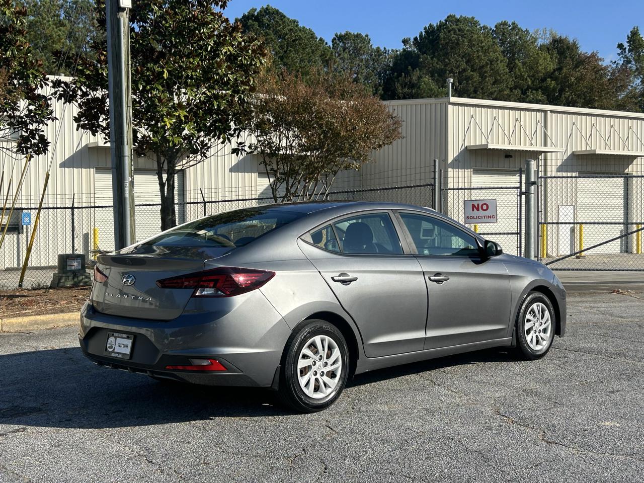 Hyundai Elantra SE 6AT 2019