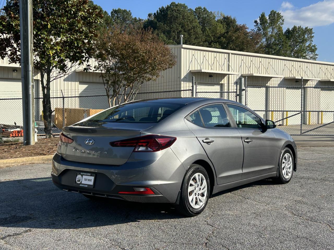 Hyundai Elantra SE 6AT 2019