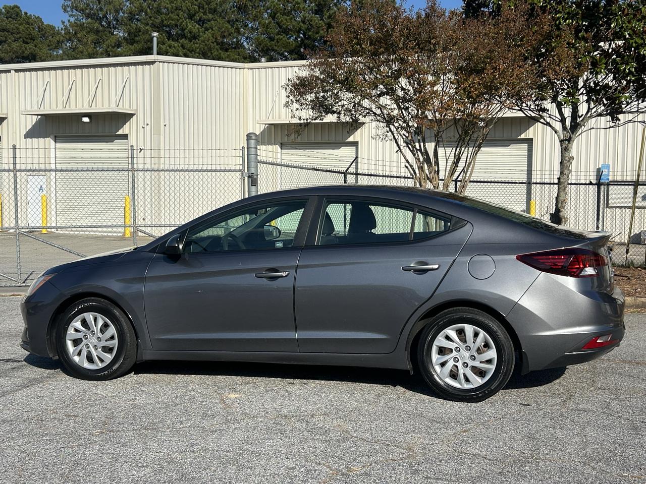 Hyundai Elantra SE 6AT 2019