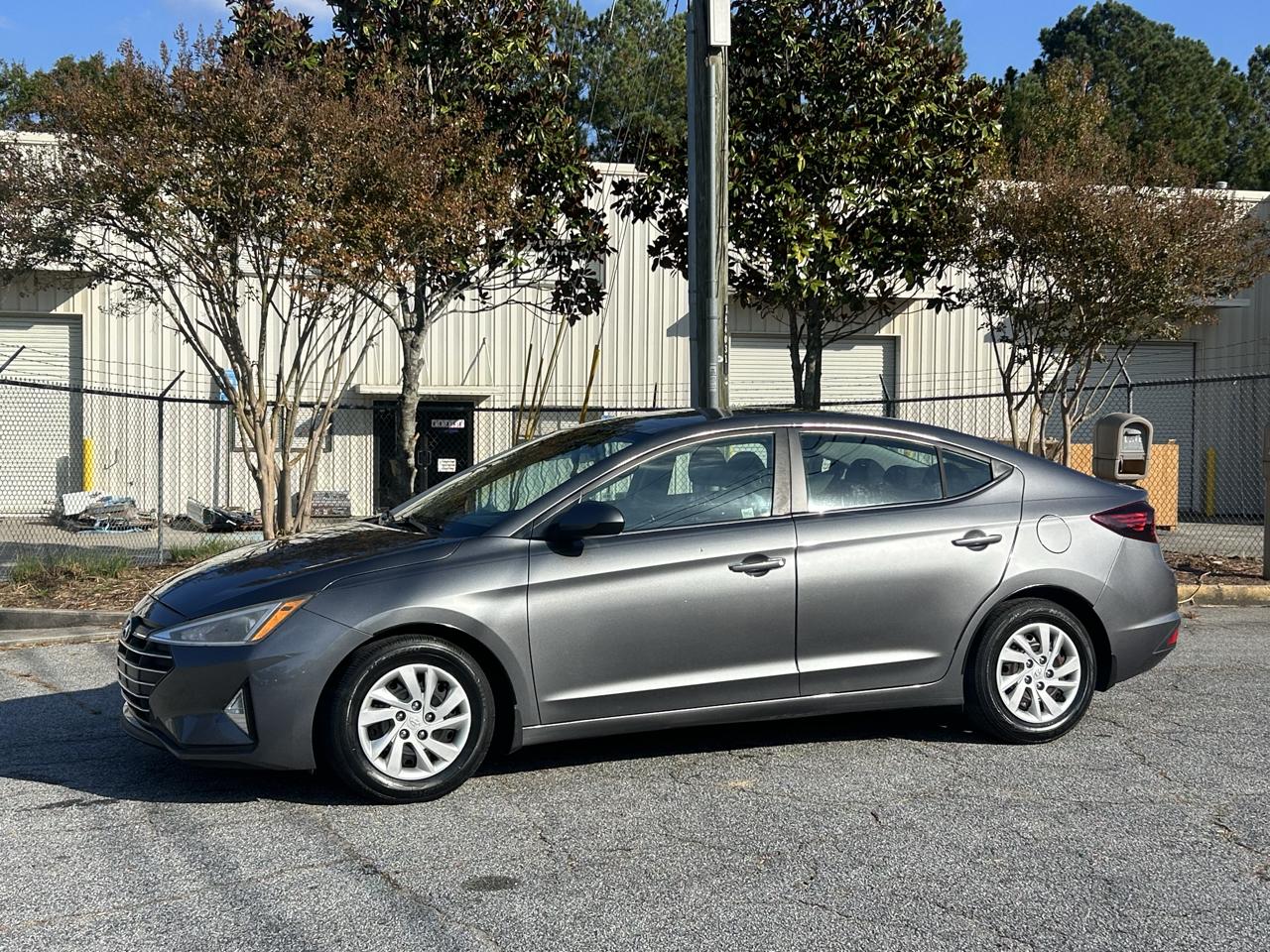 Hyundai Elantra SE 6AT 2019