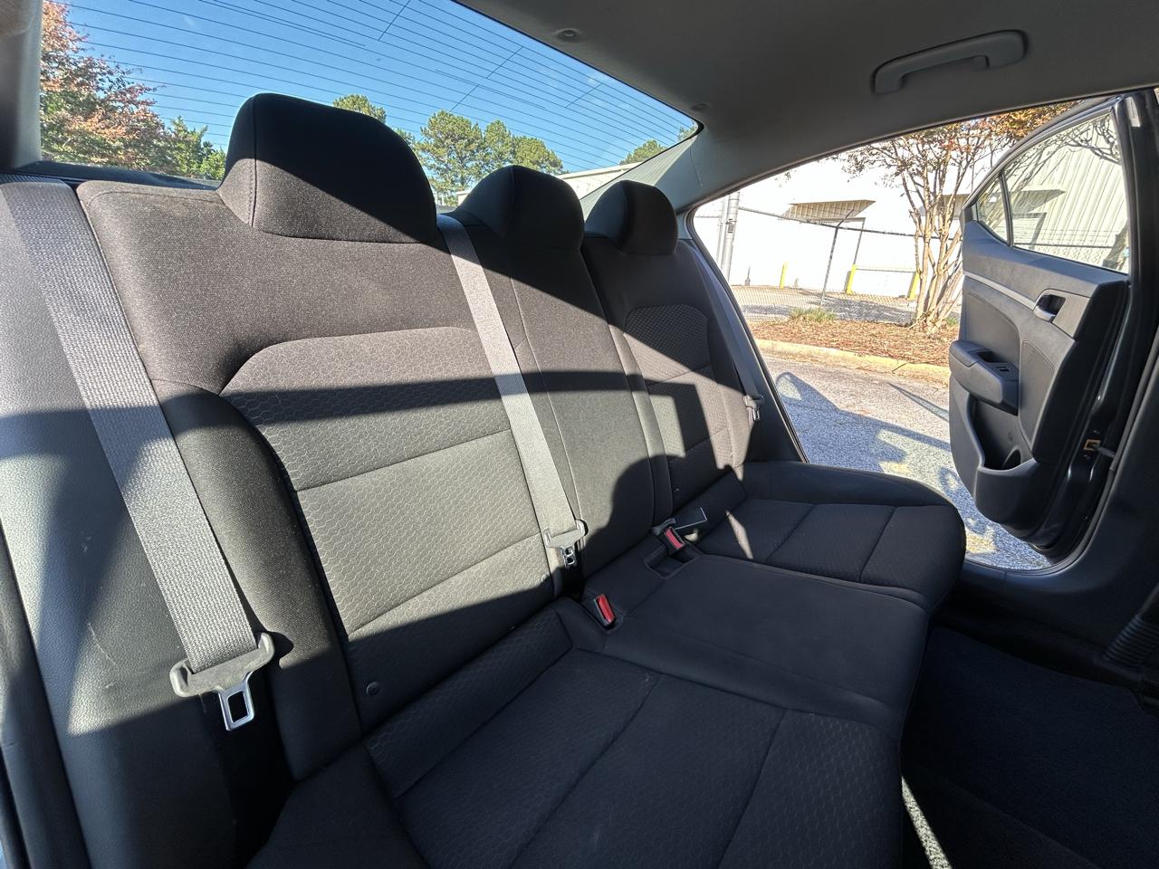 Hyundai Elantra SE 6AT 2019