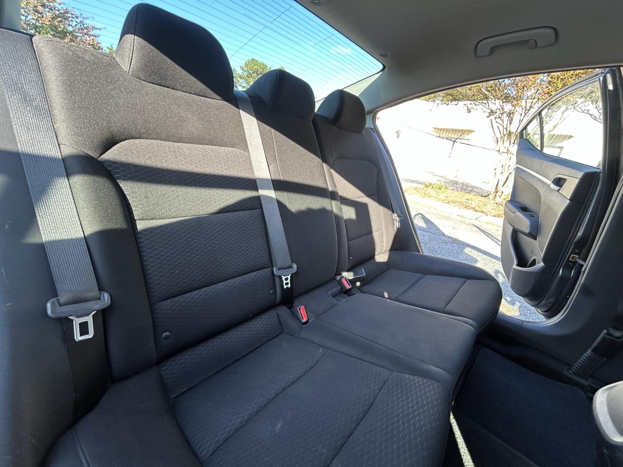 Hyundai Elantra SE 6AT 2019