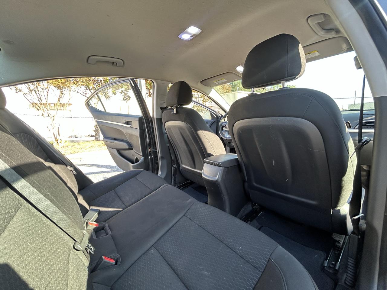 Hyundai Elantra SE 6AT 2019