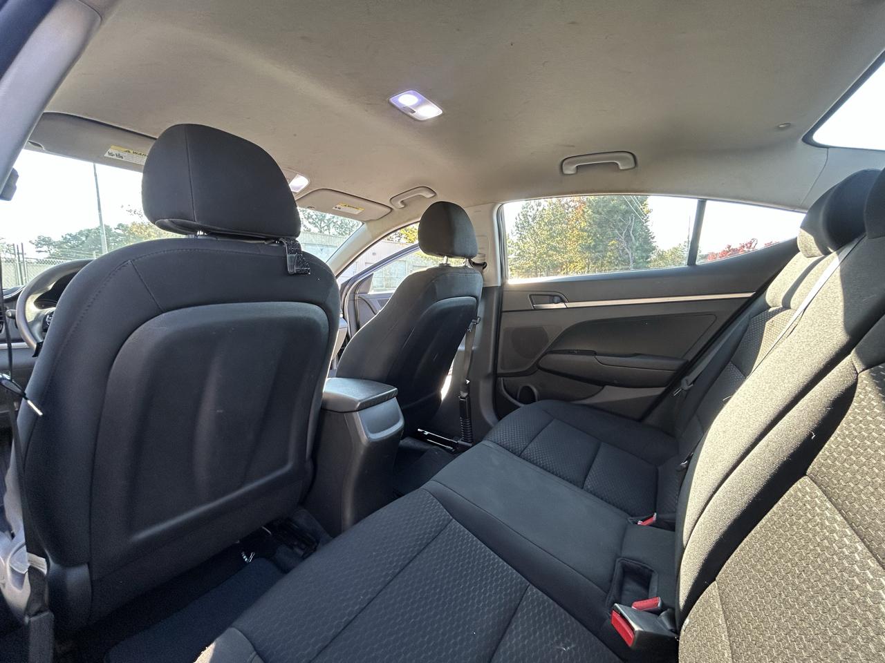 Hyundai Elantra SE 6AT 2019