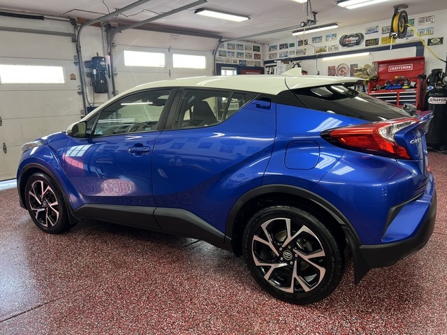 2018 Toyota C-HR XLE photo 2