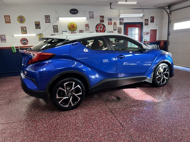 2018 Toyota C-HR XLE photo 3