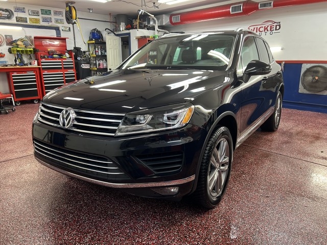2015 Volkswagen Touareg Lux's photo