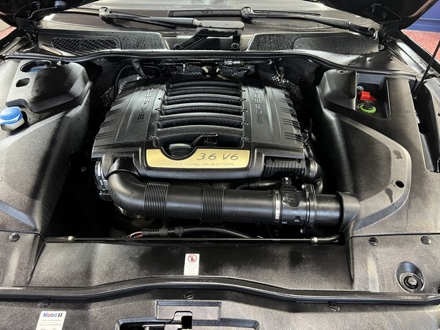 Porsche Cayenne Platinum Edition AWD 2018