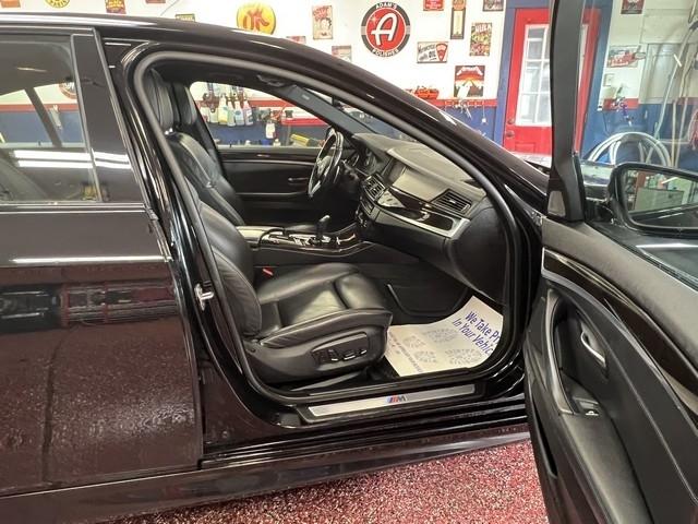 BMW 5-Series 550i xDrive 2015