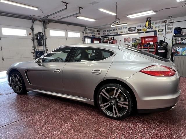 Porsche Panamera 4S 2011
