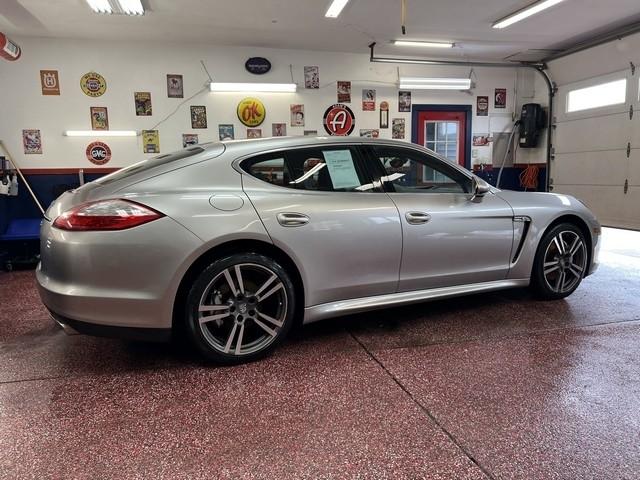 Porsche Panamera 4S 2011