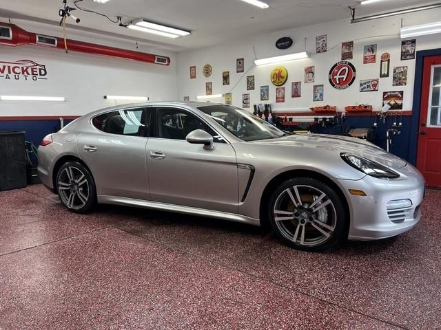 Porsche Panamera 4S 2011