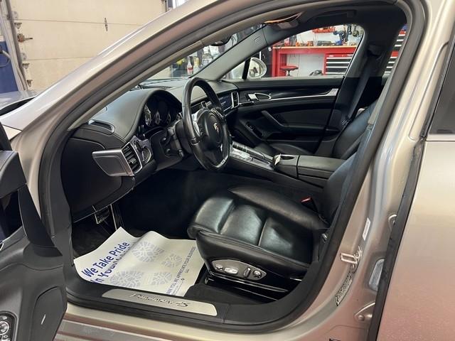 Porsche Panamera 4S 2011